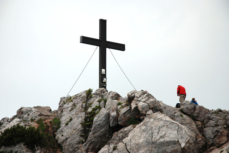 Blick zum Gipfelkreuz Hochlantsch