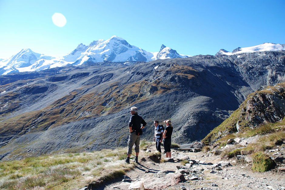 Weg zur Hörnlihütte mit Breithorn und Kleinmatterhorn