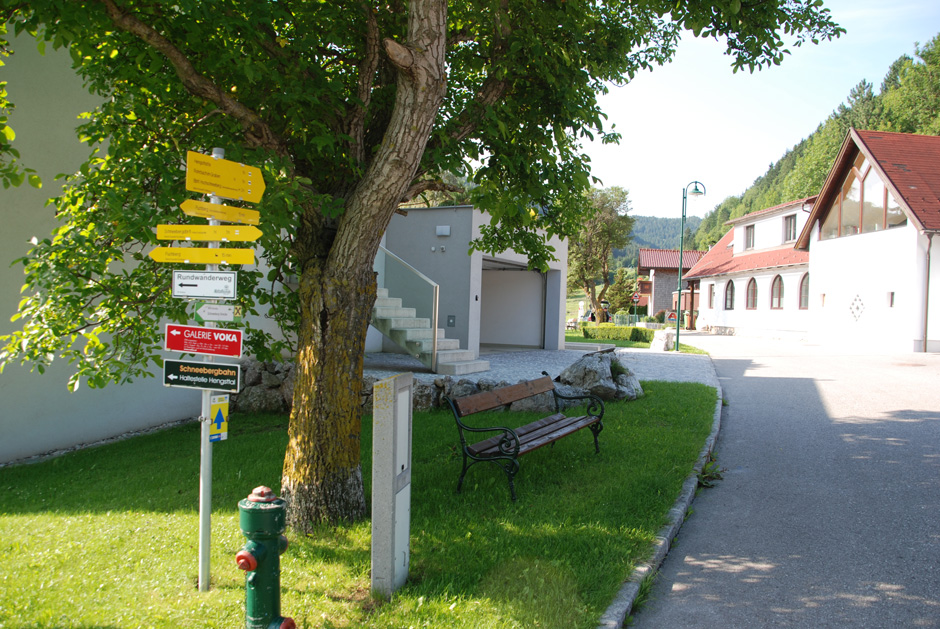 Muthenhoferstraße mit Hinweistafeln