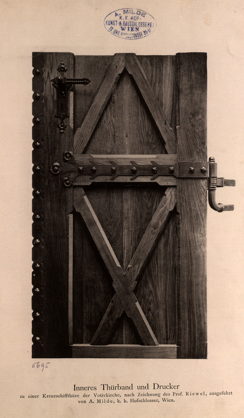Inneres Türband und Drücker zu einer Kreuzschifftüre der Votivkirche
