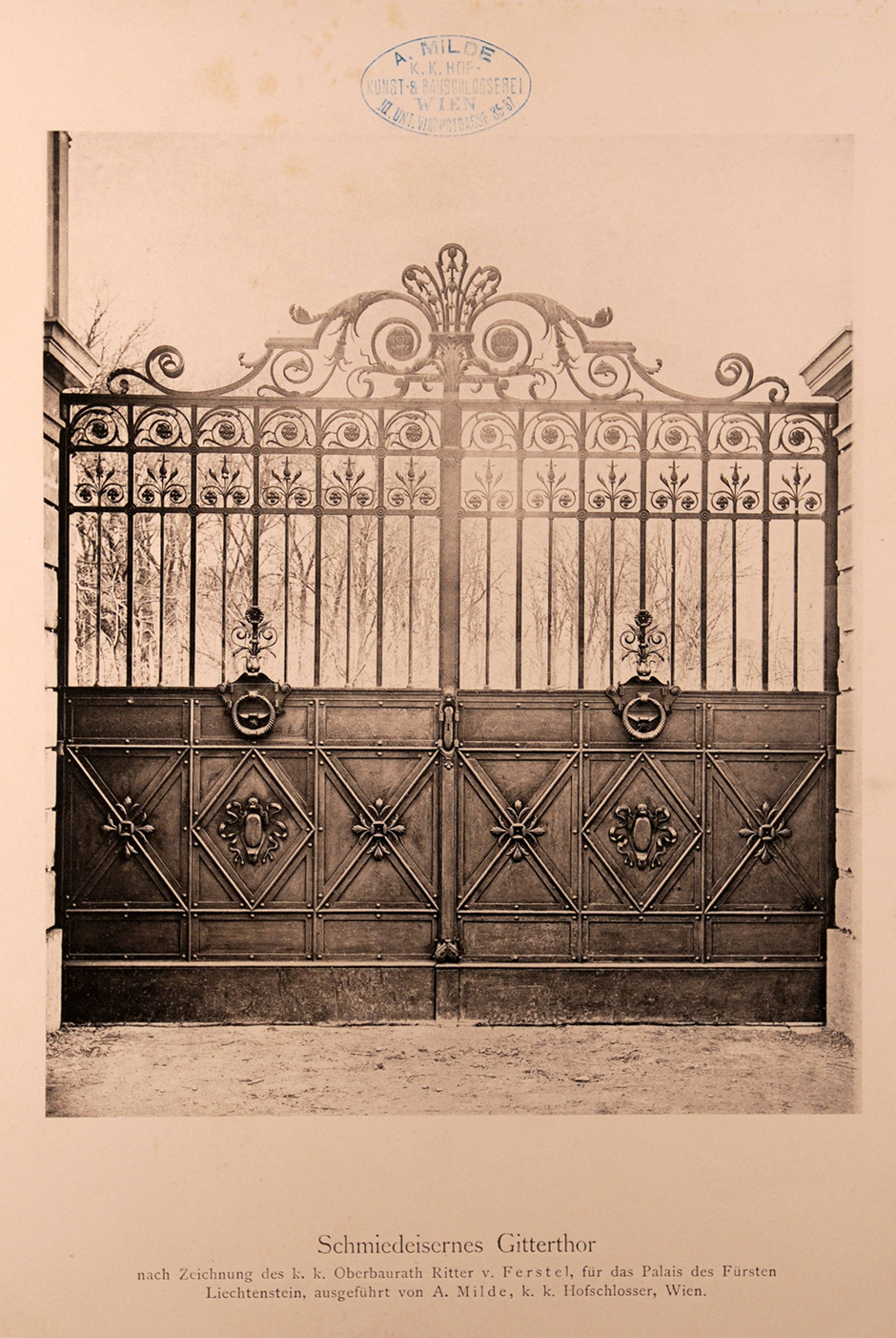 Archivbild 2: Schmiedeeisernes zweiflügeliges Gittertor