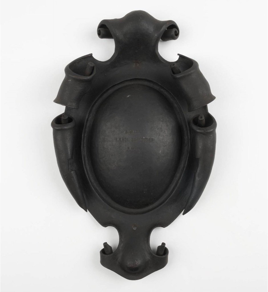 MAK Archivbild 21: Beschlag, Eisen geschwärzt, HxB 25,5x15,5 cm, 1867 bis 1900