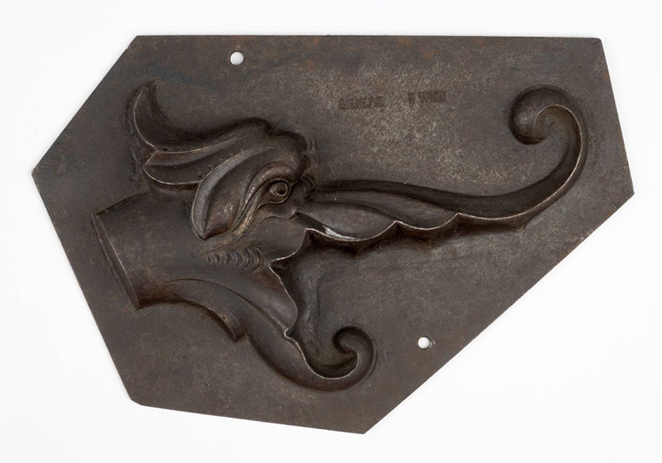 MAK Archivbild 50: Beschlag, Eisen geschwärzt, HxB 14x19,5 cm, 1867 bis 1900