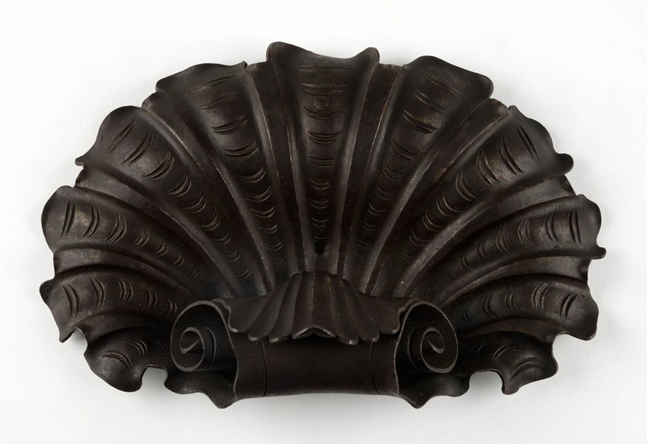 MAK Archivbild 59: Muschel, Eisen geschwärzt, HxB 14,2x21,5 cm, 1867 bis 1900
