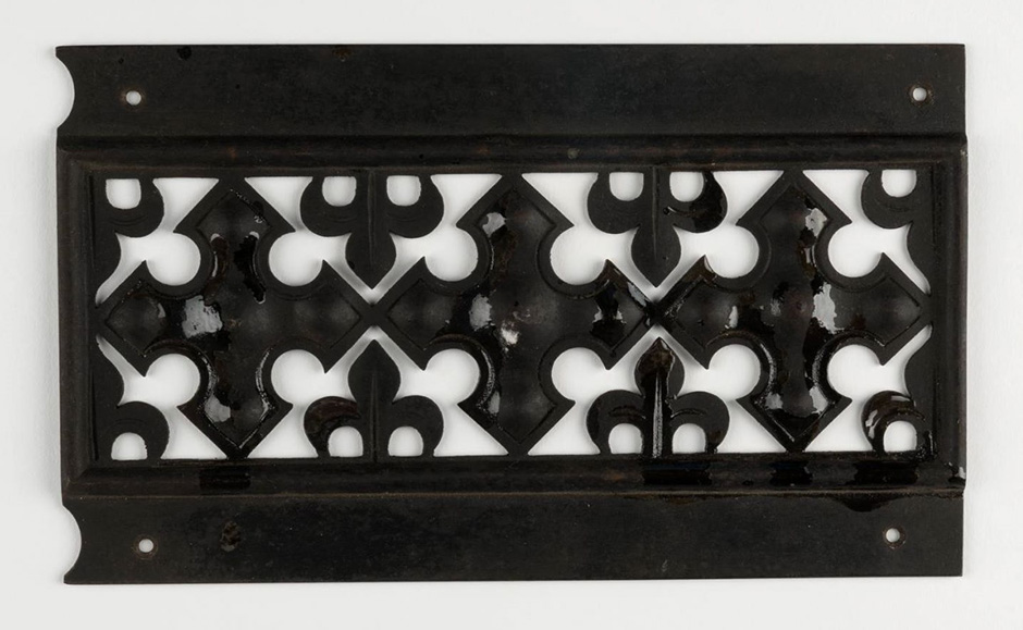 MAK Archivbild 68: Beschlag, Eisen geschwärzt, HxB 19,6x11,6 cm, 1867 bis 1900