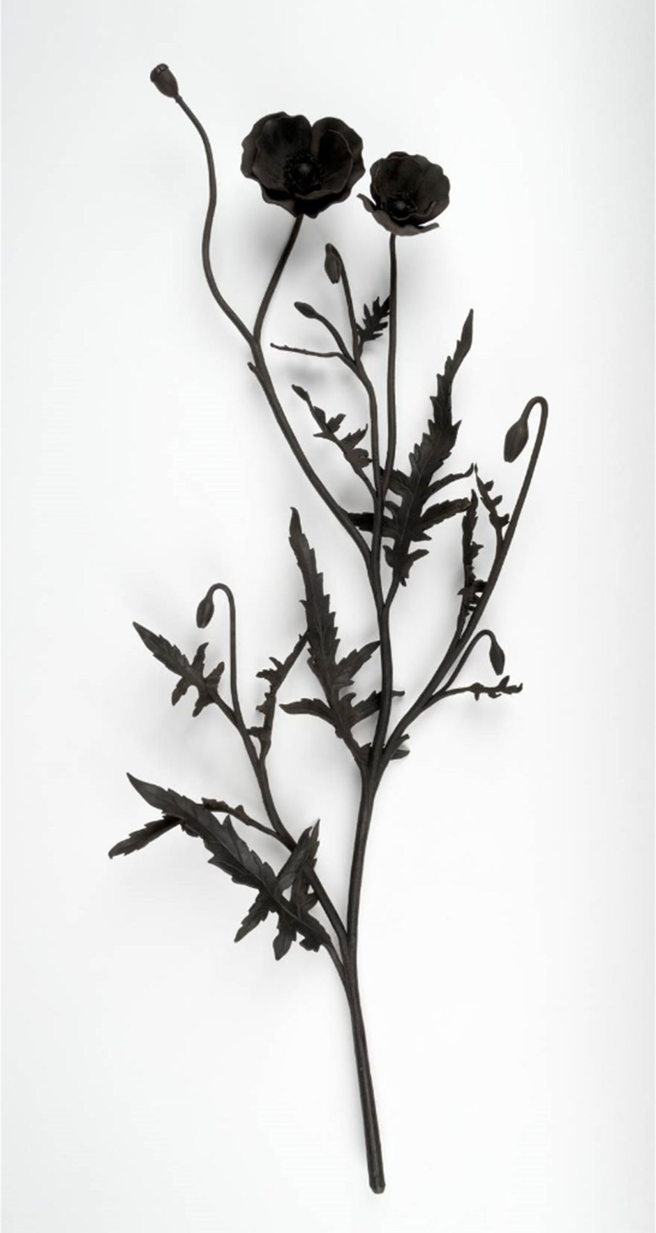 MAK Archivbild 96: Zierstück Mohnblume, Eisen geschwärzt, HxB 67x23 cm, 1867 bis 1900