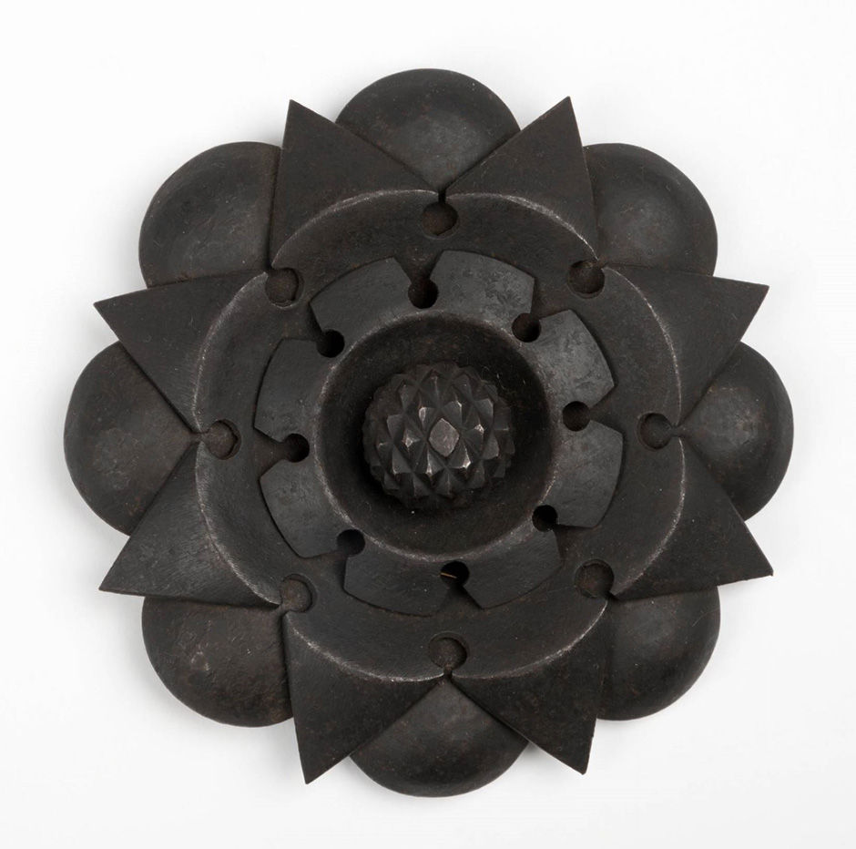 MAK Archivbild 119: Rosette, Eisen geschwärzt, Durchm. 11,5 cm, 1867 bis 1900