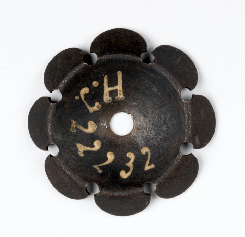 MAK Archivbild 130: Rosettenschraube, Eisen geschwärzt, LxB 5,5x5,3 cm, 1867 bis 1900