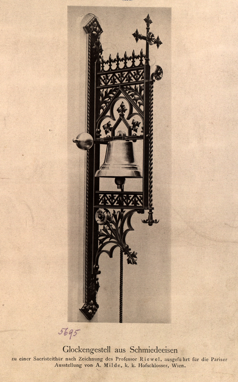 Schmiedeeiserneres Glockengestell, zu einer Sakristeitür für die Pariser Ausstellung