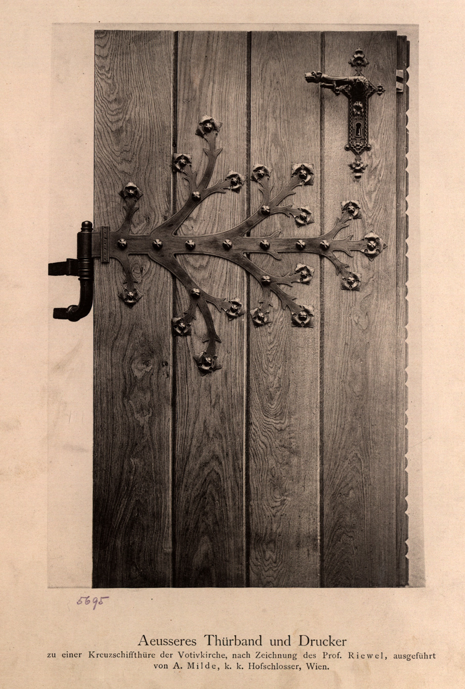 Äußeres Türband und Drücker zu einer Kreuzschifftüre der Votivkirche, 1090 Wien