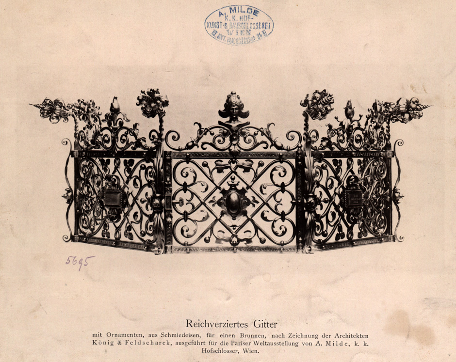 Schmiedeeisernes Gitter für einen Brunnen mit Ornamenten