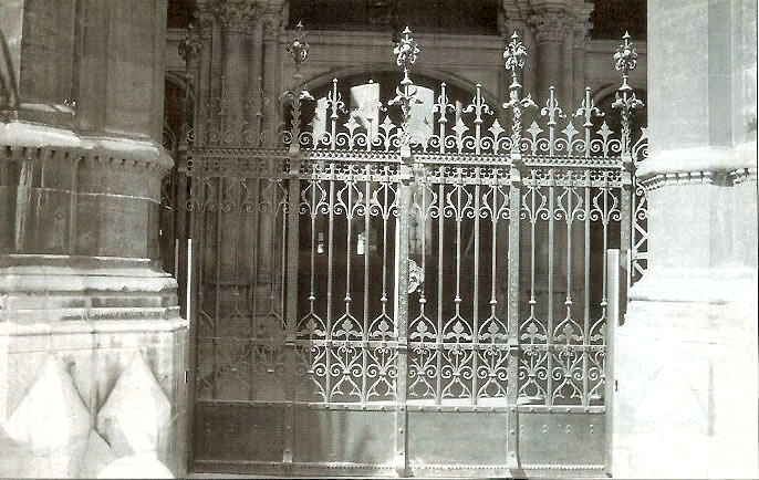 Three lattice gates at the city hall, Vienna, Lichtenfelsgasse